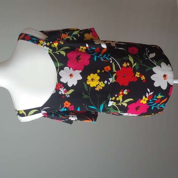 NWOT Floral Fluttersleeve Top - Picture 7 of 12